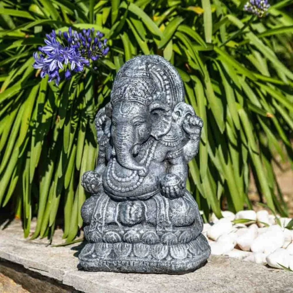 Statue de Ganesh noire et grise pour décoration extérieure zen