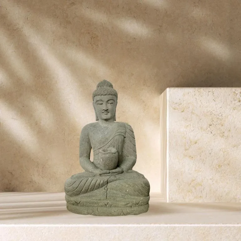 Statue de Bouddha en pierre volcanique position offrande pour jardin zen