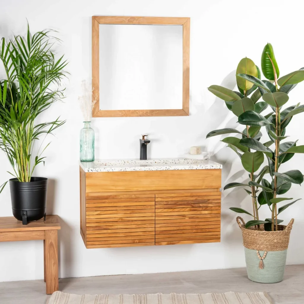 Meuble de salle de bain suspendu en bois avec plan vasque en terrazzo crème et robinet