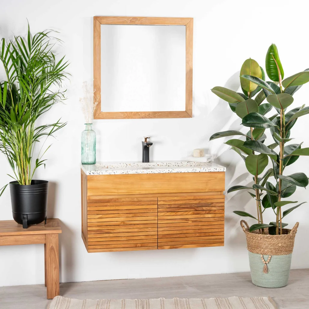 Meuble de salle de bain suspendu en bois avec plan vasque en terrazzo crème et robinet
