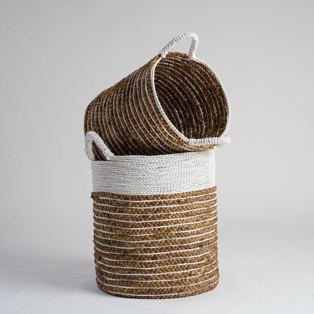 Paniers tressés en jacinthe d'eau pour le rangement de la salle de bain
