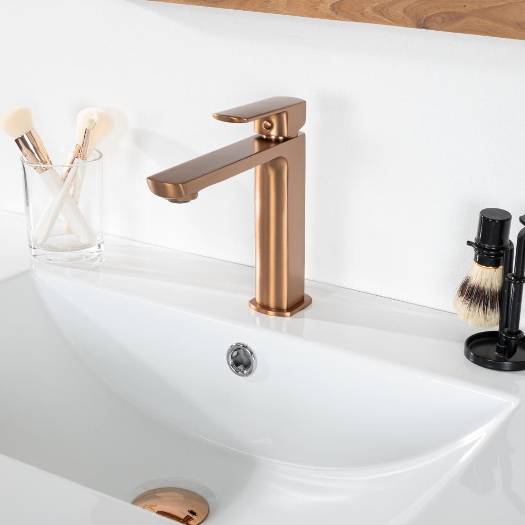 Robinet de lavabo en finition cuivré brossé, métal chaud