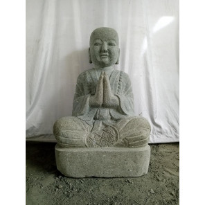 Estatua monje shaolin sentado en piedra de lava 80 cm