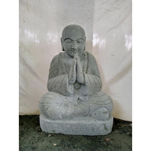 Estatua monje shaolin sentado en piedra de lava 80 cm