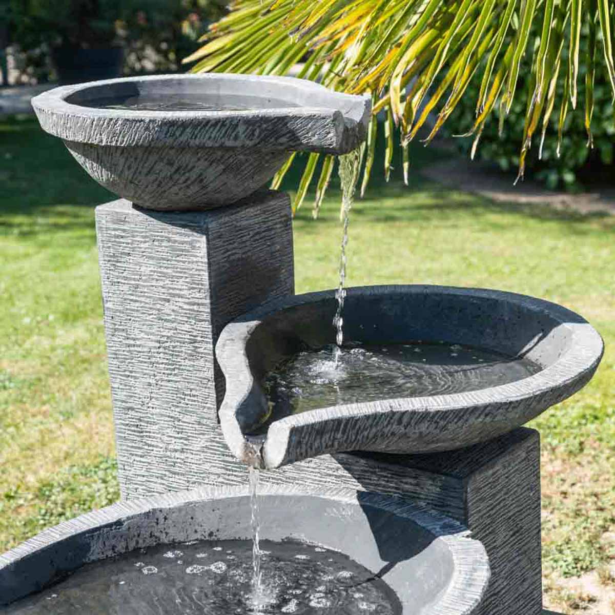 Fontaine de Jardin : Fonctionnelle ou Décorative, le Guide Complet