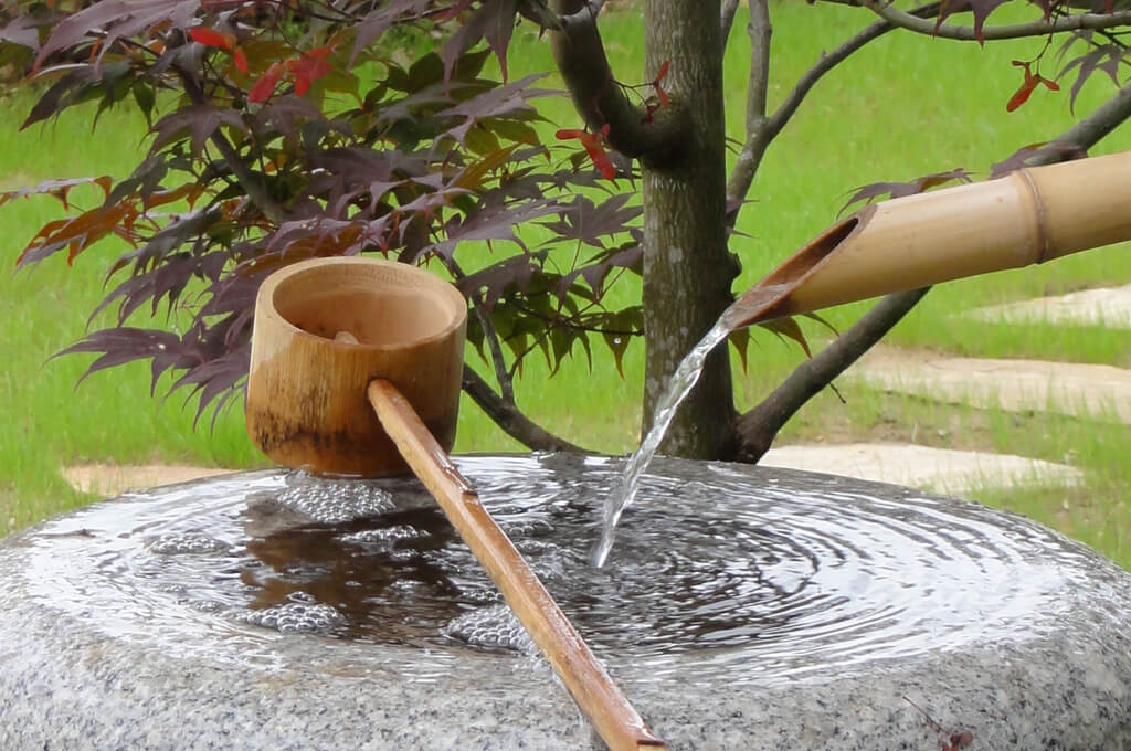pierre à eau jardin japonais